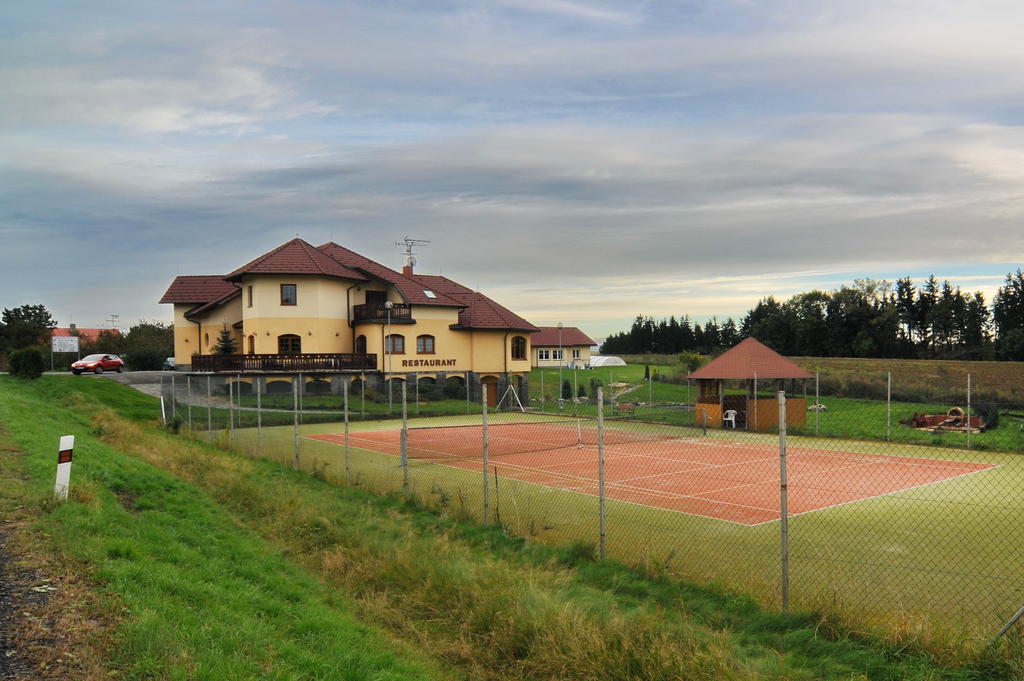 Penzion Stary Dvur Hotel Nové Dvory Kültér fotó