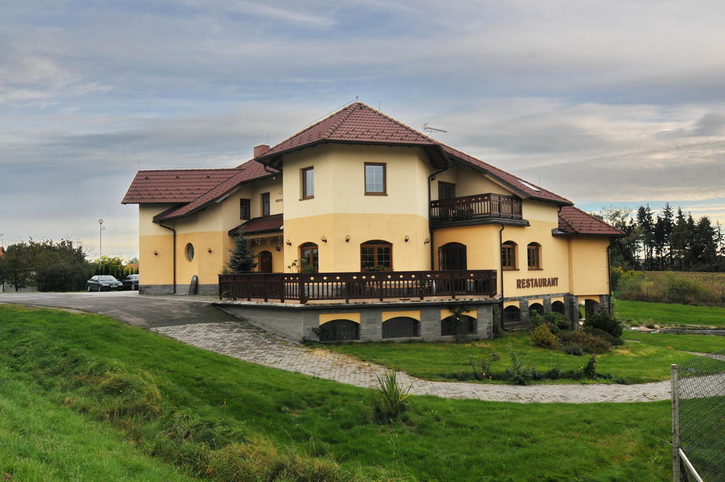 Penzion Stary Dvur Hotel Nové Dvory Kültér fotó