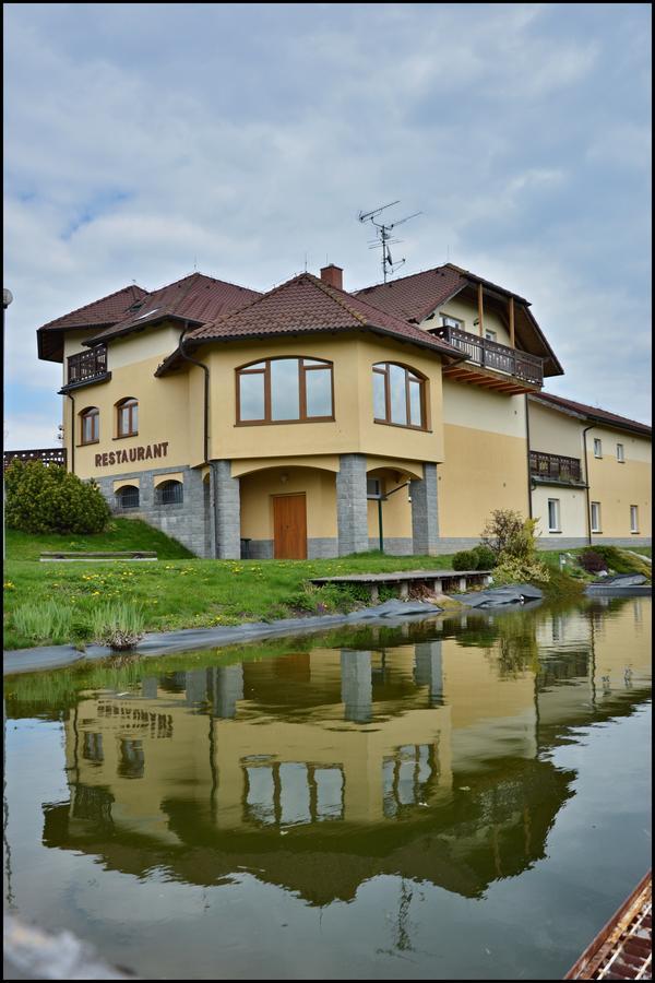 Penzion Stary Dvur Hotel Nové Dvory Kültér fotó